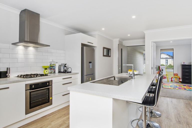 Photo of property in 61 Harding Drive, Papamoa Beach, Papamoa, 3118