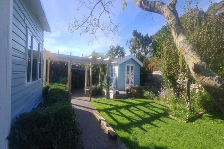 Photo of property in 10 Puriri Road, Waikanae, 5036