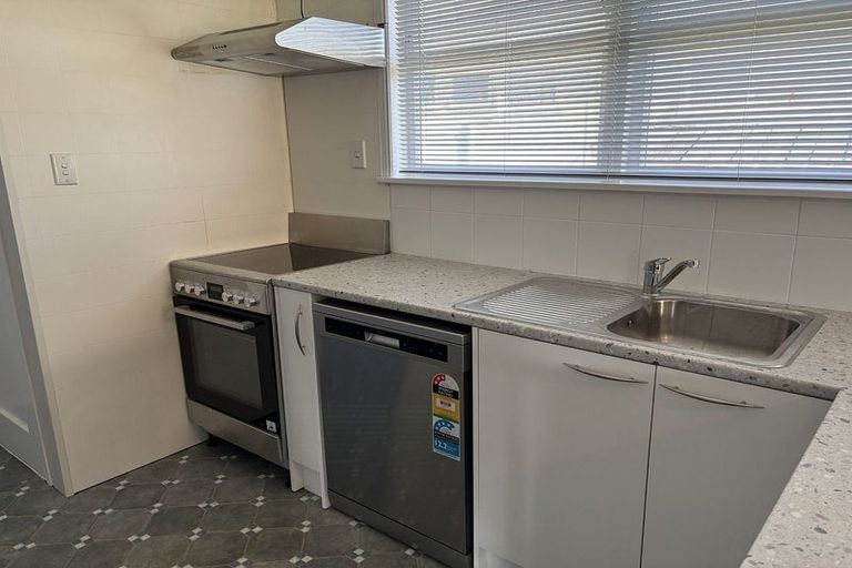 Photo of property in 2 Capella Place, Manurewa, Auckland, 2102