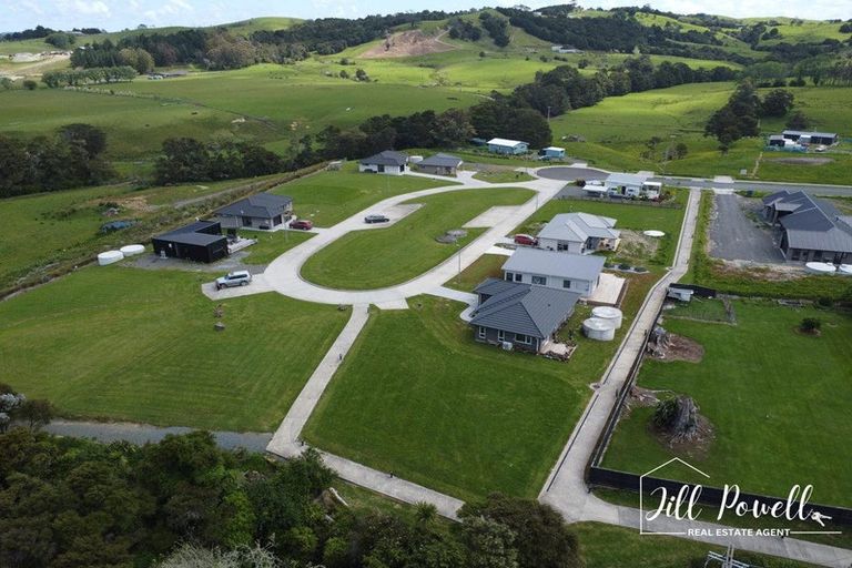 Photo of property in 17 Manaaki Circle, Paparoa, 0571
