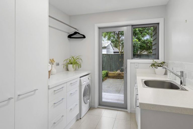 Photo of property in 1 Westall Lane, Avonhead, Christchurch, 8042