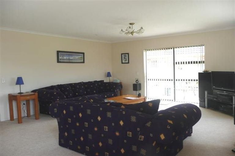 Photo of property in 17 Farringdon Avenue, Rototuna North, Hamilton, 3210