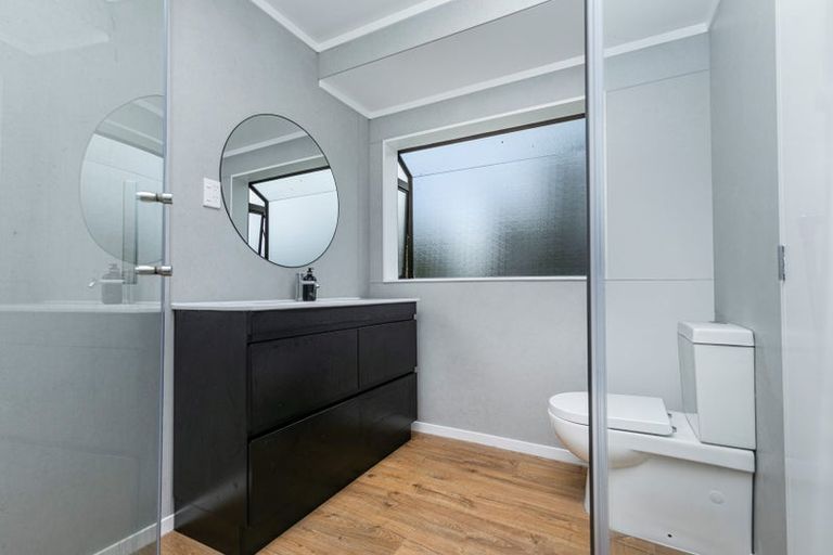 Photo of property in 2/3 Miriam Corban Heights, Henderson, Auckland, 0612