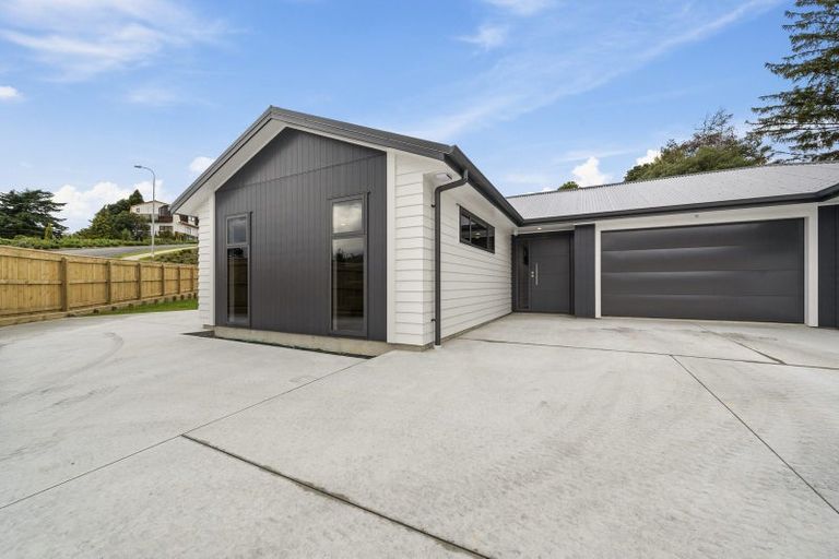 Photo of property in 1 Rewarewa Way, Timberlea, Upper Hutt, 5018