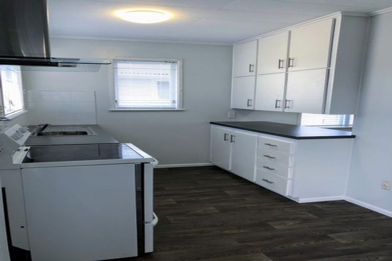 Photo of property in 22 Gossamer Drive, Pakuranga Heights, Auckland, 2010