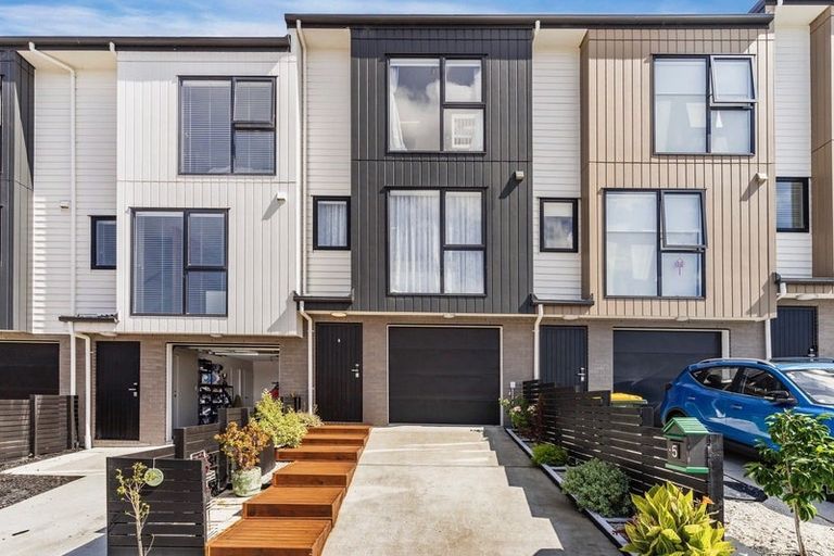 Photo of property in 5 Impatiens Lane, Massey, Auckland, 0614