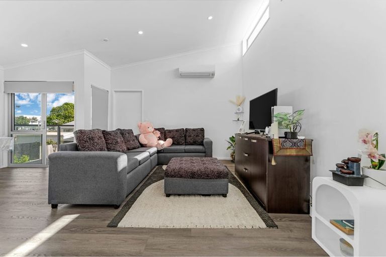 Photo of property in 13d Sealord Place, Clendon Park, Auckland, 2103