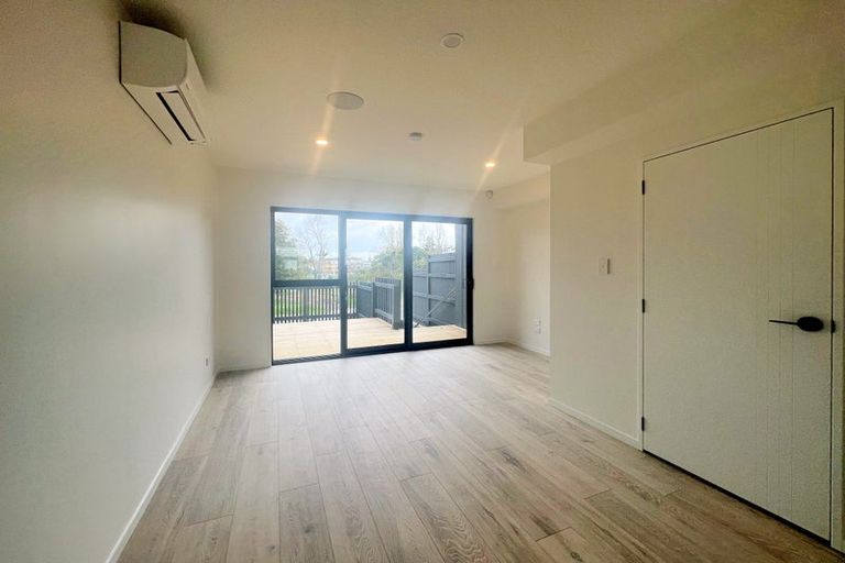 Photo of property in 2/13 Grove Lane, Pakuranga, Auckland, 2010