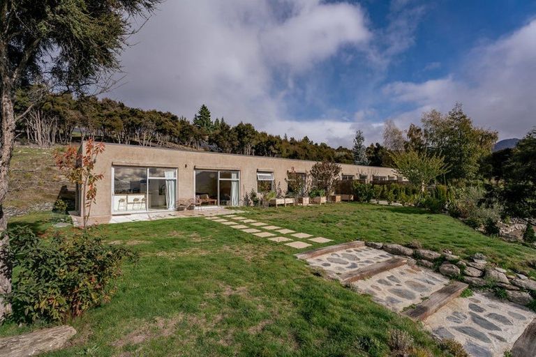 Photo of property in 18 Hidden Hills Drive, Wanaka, 9305