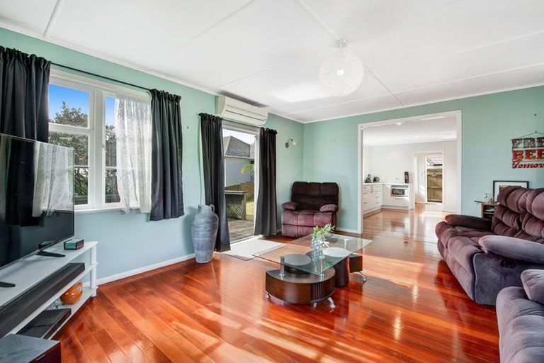 Photo of property in 22 Makiri Street, Helensville, 0800
