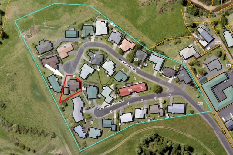 Photo of property in 5 Allman Drive, Coromandel, 3506