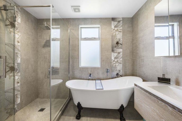 Photo of property in 16 Crispe Road, Clarks Beach, 2122