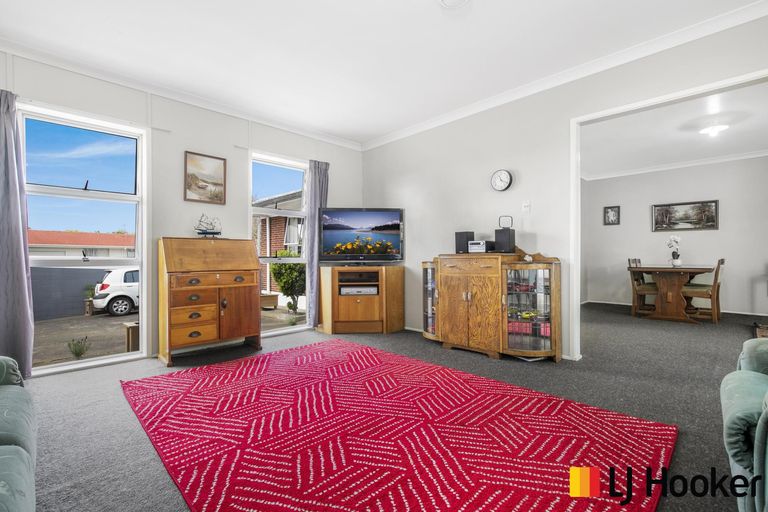 Photo of property in 16 Damian Way, Weymouth, Auckland, 2103