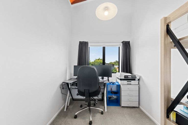 Photo of property in 17 Ballantrae Place, Highlands Park, New Plymouth, 4312
