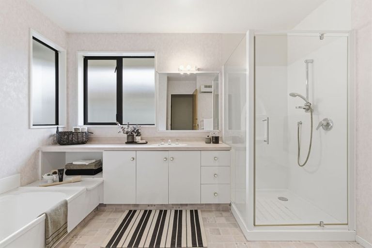 Photo of property in 12 Hatfield Place, Avonhead, Christchurch, 8042