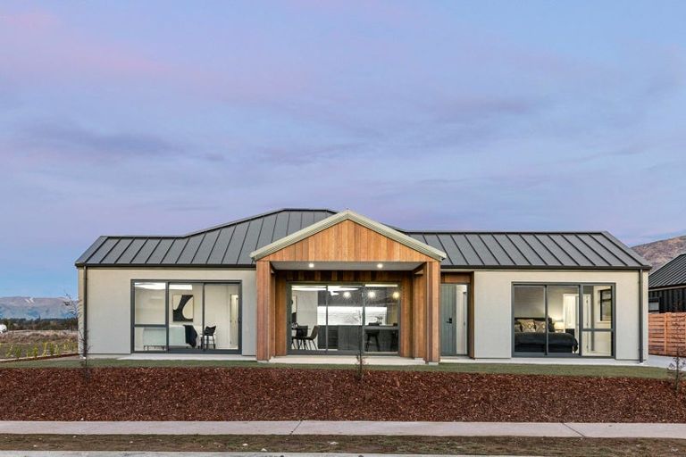 Photo of property in 14a Marjon Drive, Wanaka, 9305