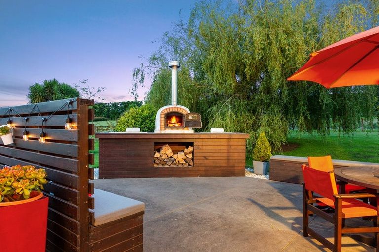 Photo of property in 139 Richmond Road, Brixton, New Plymouth, 4373