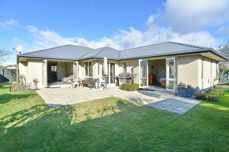 Photo of property in 8 Ross Place, Northwood, Christchurch, 8051
