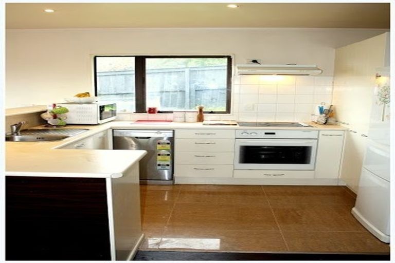 Photo of property in 363a Glenfield Road, Glenfield, Auckland, 0629