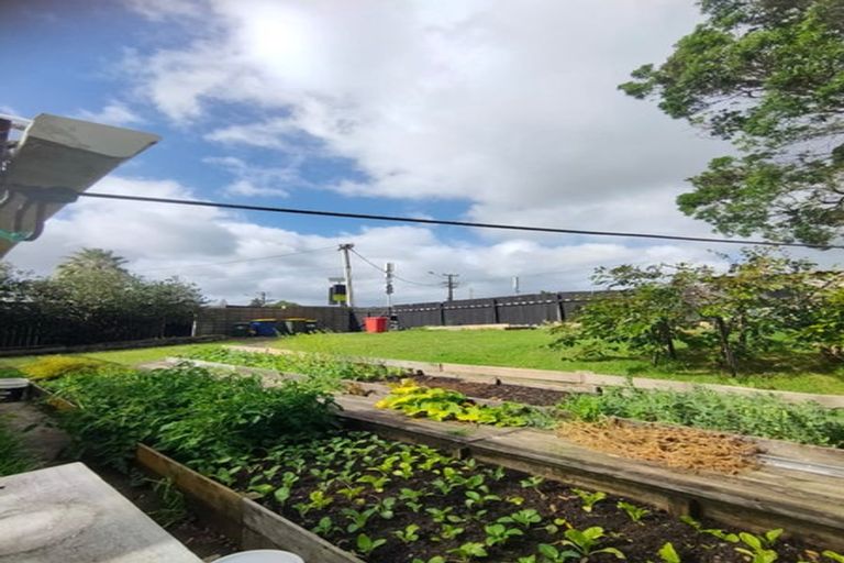 Photo of property in 165 Don Buck Road, Massey, Auckland, 0614