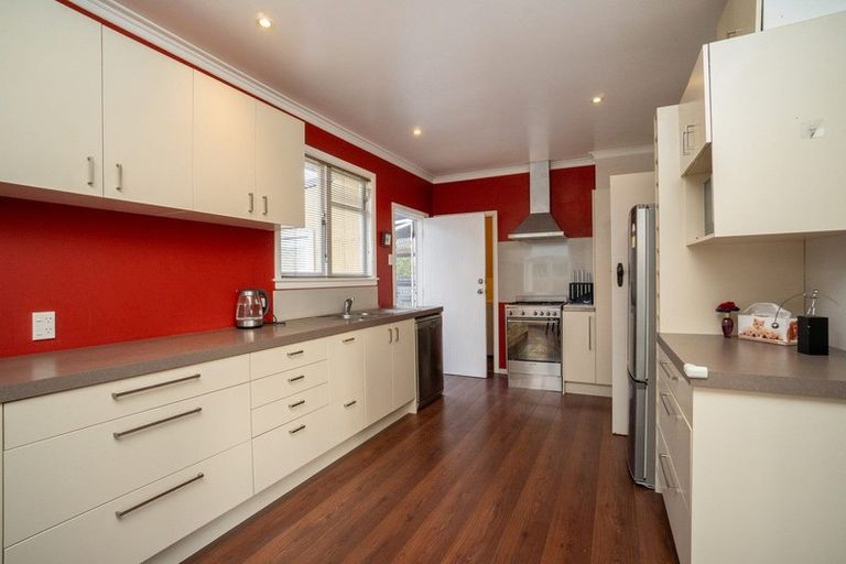 Photo of property in 11 Franklin Avenue, Hokowhitu, Palmerston North, 4410