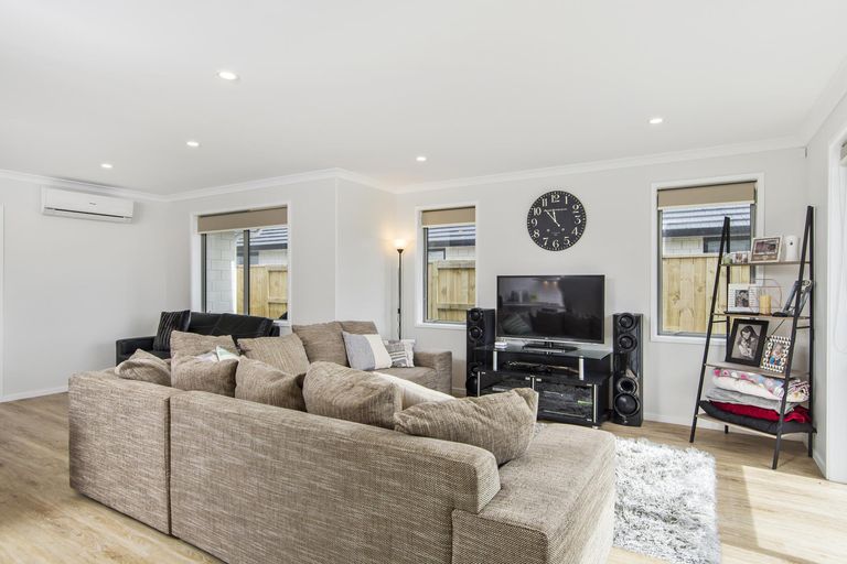 Photo of property in 61 Harding Drive, Papamoa Beach, Papamoa, 3118