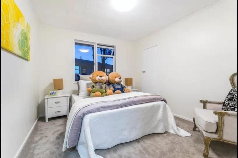 Photo of property in 100 Universal Drive, Henderson, Auckland, 0610