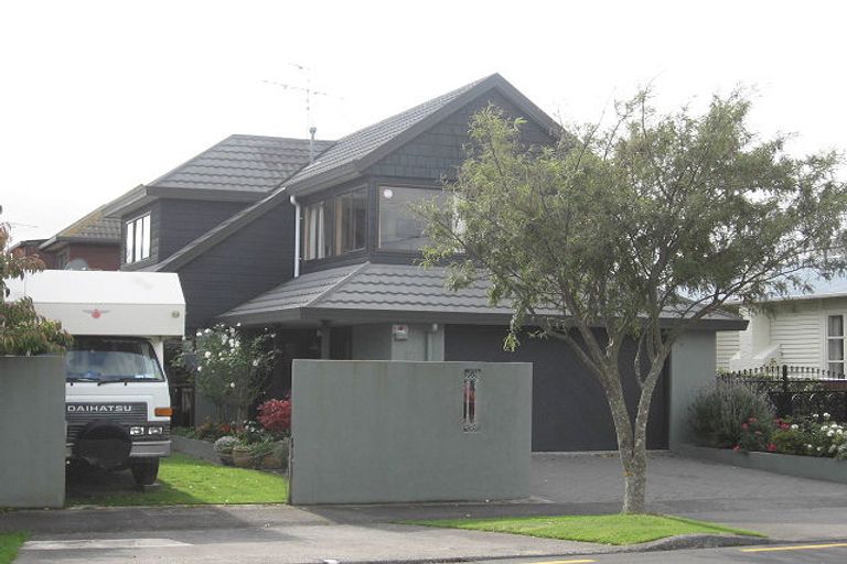 Photo of property in 1/17 Copeland Street, Hutt Central, Lower Hutt, 5011