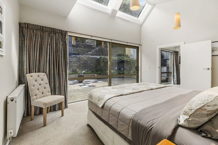 Photo of property in 118 Breaker Bay Road, Breaker Bay, Wellington, 6022