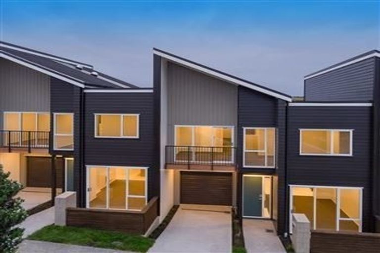 Photo of property in 2a Makura Road, Long Bay, Auckland, 0630