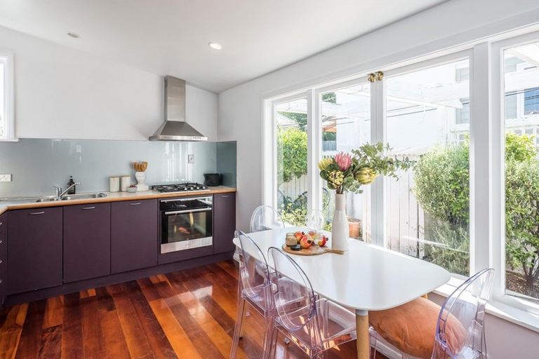 Photo of property in 37 Queen Street, Mount Victoria, Wellington, 6011