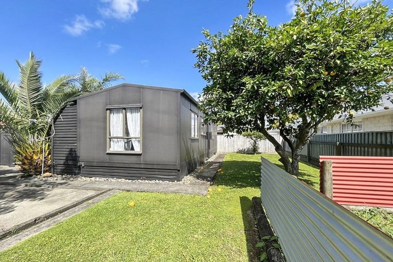 Photo of property in 2a Hendon Place, West End, Palmerston North, 4412