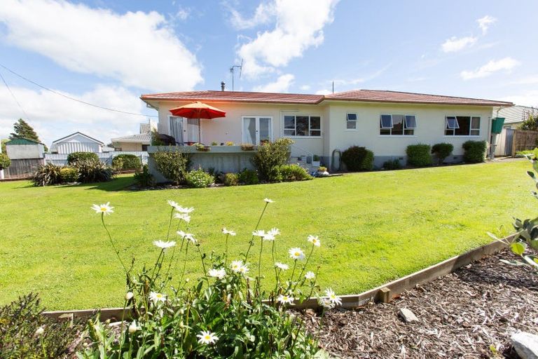 Photo of property in 32 Queen Street, Dannevirke, 4930