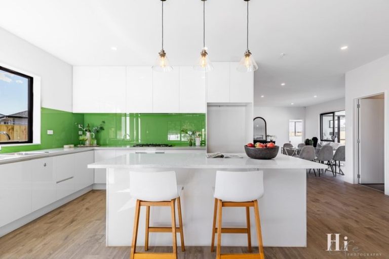 Photo of property in 9 Konoba Avenue, Kumeu, 0810