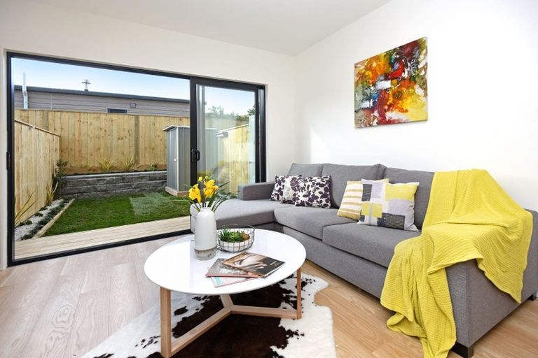 Photo of property in 11 Waru Lane, Te Atatu Peninsula, Auckland, 0610