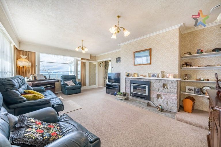 Photo of property in 60 Pokohiwi Road, Normandale, Lower Hutt, 5010