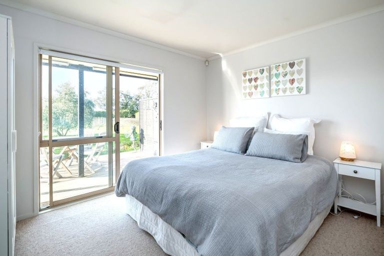 Photo of property in 1 Campbell Drive, Martinborough, 5711