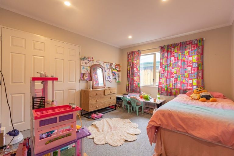 Photo of property in 10 Fernlea Avenue, Kelvin Grove, Palmerston North, 4414