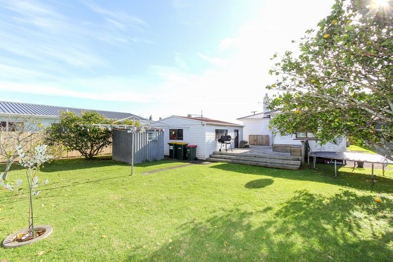 Photo of property in 14 Karaka Street, Merrilands, New Plymouth, 4312