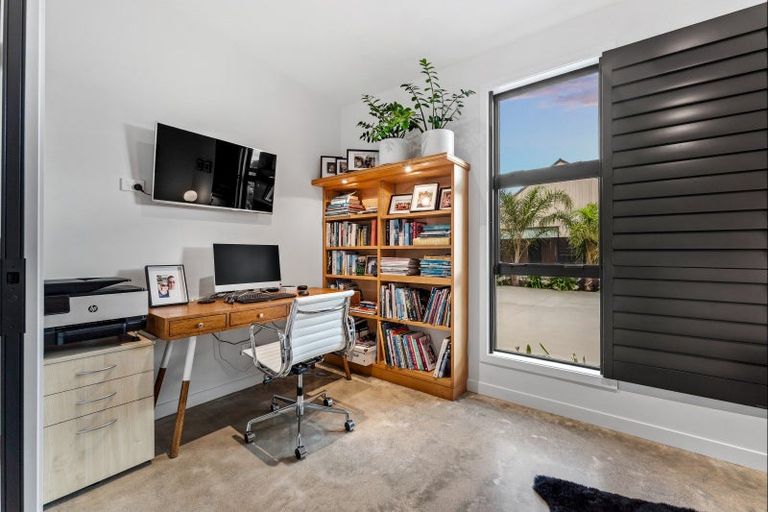 Photo of property in 72 Point Wells Road, Point Wells, 0986