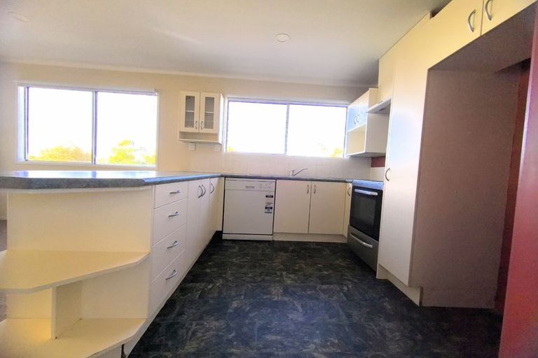 Photo of property in 21 Rosewarne Crescent, Glendene, Auckland, 0602
