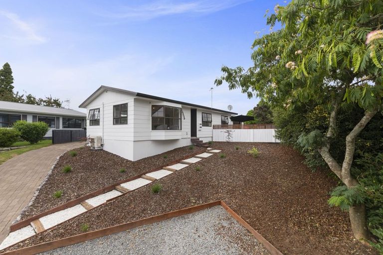 Photo of property in 8 Taurus Place, Kawaha Point, Rotorua, 3010