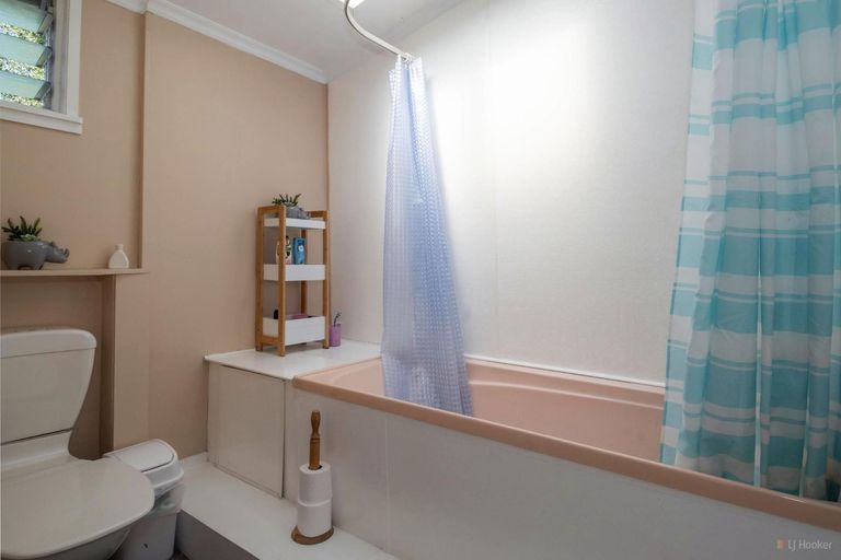 Photo of property in 5 Painstown Road, Waimate, 7978