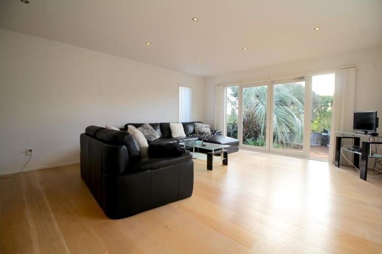 Photo of property in 1/16 Willis Street, Torbay, Auckland, 0630