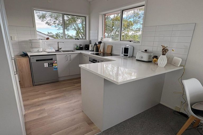 Photo of property in 1/14b Camrose Place, Glenfield, Auckland, 0629