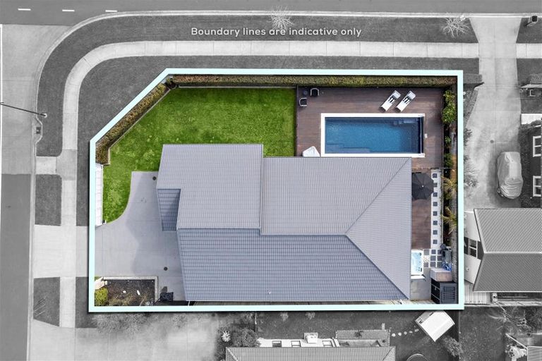 Photo of property in 24 Sir Lincoln Drive, Kumeu, 0810