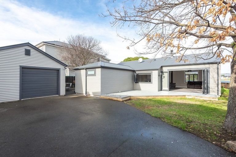 Photo of property in 76 Hawke Street, New Brighton, Christchurch, 8083