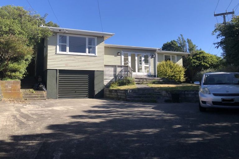 Photo of property in 21 Wakely Road, Newlands, Wellington, 6037