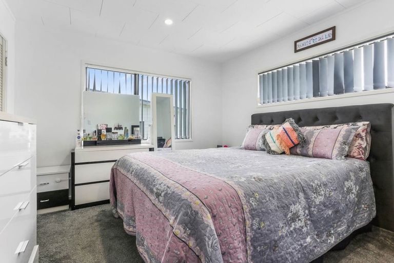 Photo of property in 6 Kopu Place, Clendon Park, Auckland, 2103