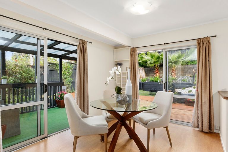 Photo of property in 6 Lemnos Place, Titirangi, Auckland, 0604